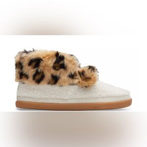 Toms | Women's Fluffy Pom Pom Slipper Booties leopard print faux fur size 6.5